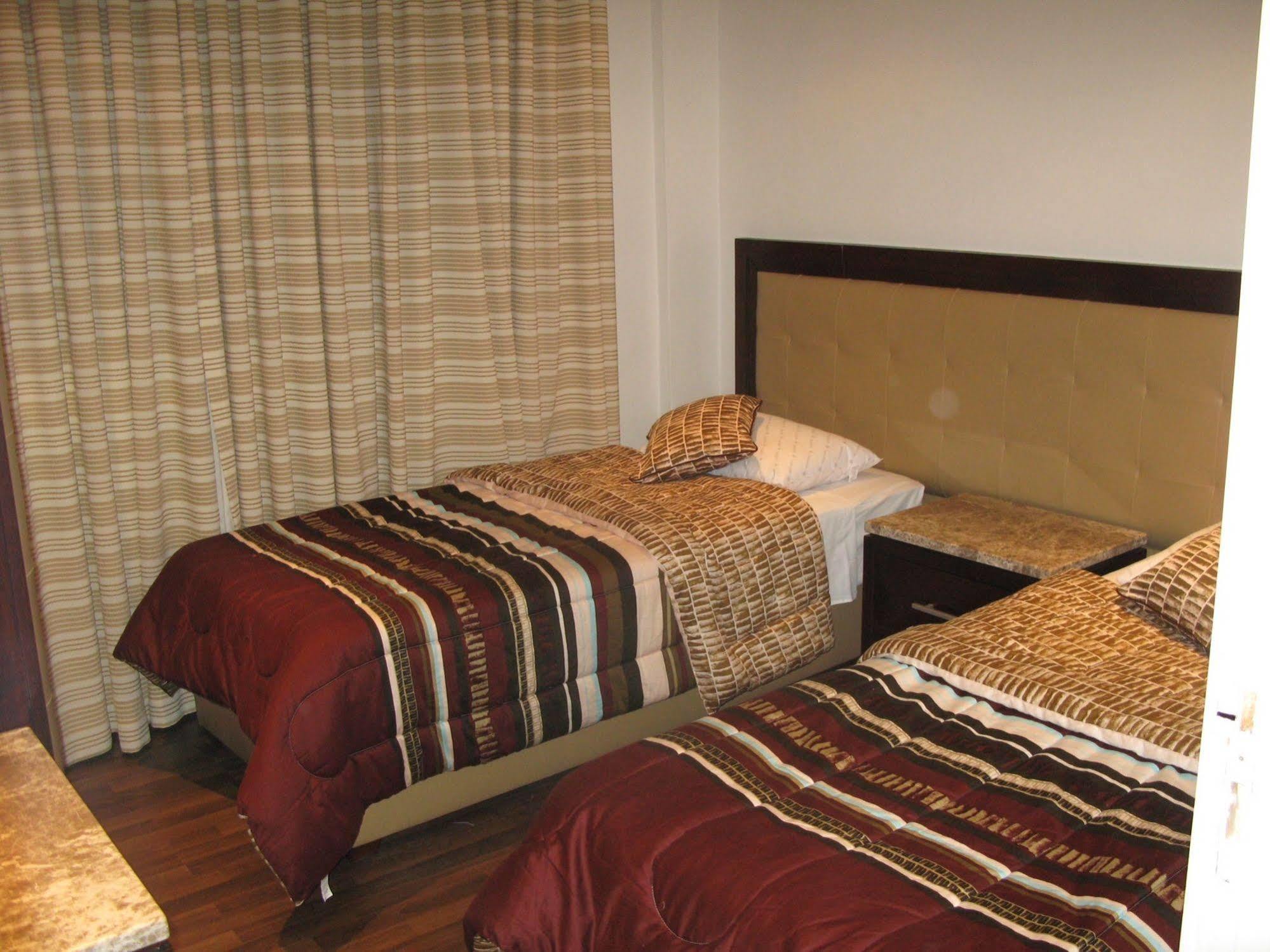 Granada Suites Hotel Amman Esterno foto